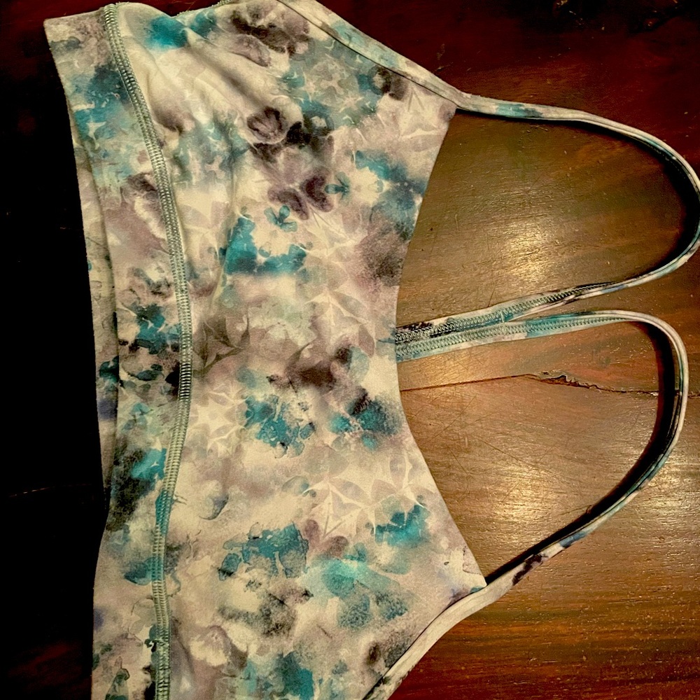 Lululemon sports bra